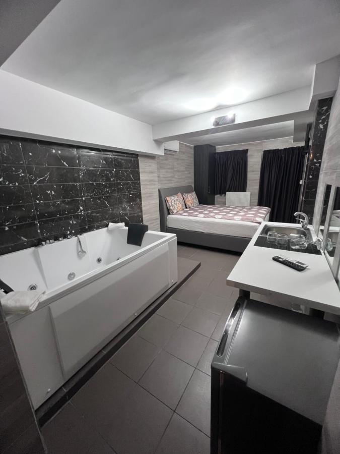Jacuzzi Suites 2 เทสซาโลนิกิ ภายนอก รูปภาพ