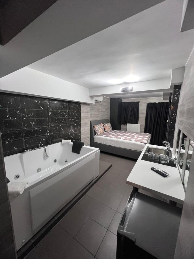 Jacuzzi Suites 2 เทสซาโลนิกิ ภายนอก รูปภาพ